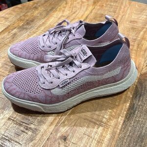 Vans Ultrarange VR3 Shoe - Women's size 8.5 Pink and Cream Like New